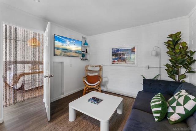 9586 Alto Dr, La Mesa CA: https://media.crmls.org/mediaz/dbef17fa-e833-42f3-b7ff-1743345592f3.jpg