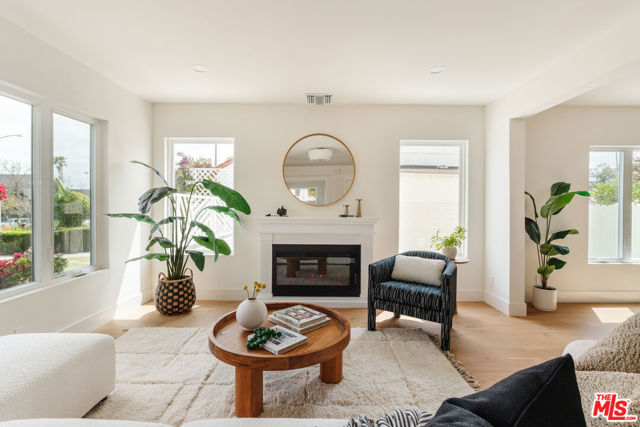 2221 Virginia Road, Los Angeles CA: https://media.crmls.org/mediaz/dbef5664-2a0d-41c2-b827-2023a76a52fa.jpg