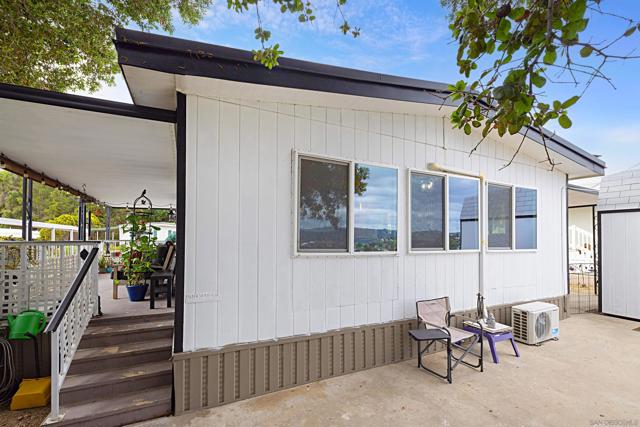 9100 Single Oak Dr, Lakeside CA: https://media.crmls.org/mediaz/dbef9e9c-2f4e-4236-b3d2-f79245f98f2b.jpg