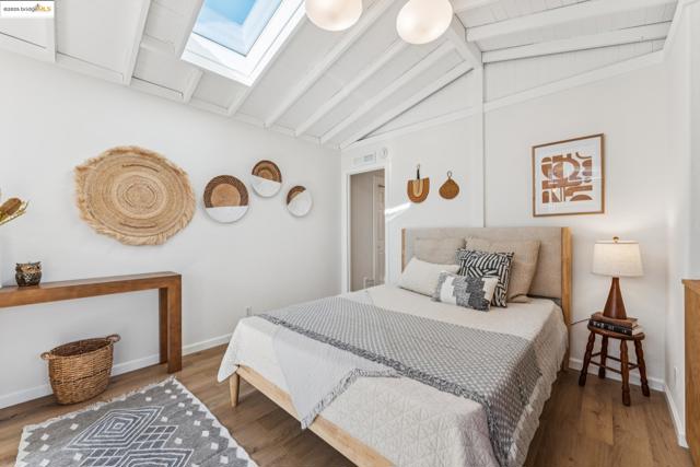 350 Henry St, Oakland CA: https://media.crmls.org/mediaz/dbefd664-c1b4-4908-ab35-259602293119.jpg