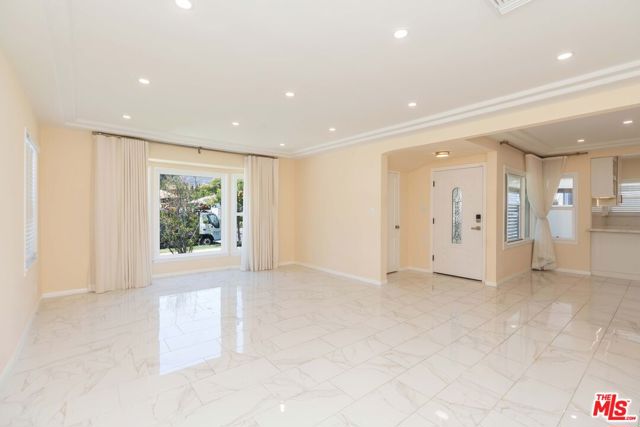 536 Myrtle Street, Glendale CA: https://media.crmls.org/mediaz/dbeff09e-f12c-493f-99b3-c6513e617ac5.jpg