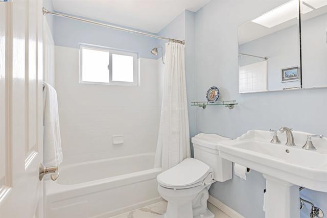 3335 Cornish Ct, Fremont CA: https://media.crmls.org/mediaz/dbf013e5-da9c-4f66-bc19-973cc3f9c4f0.jpg