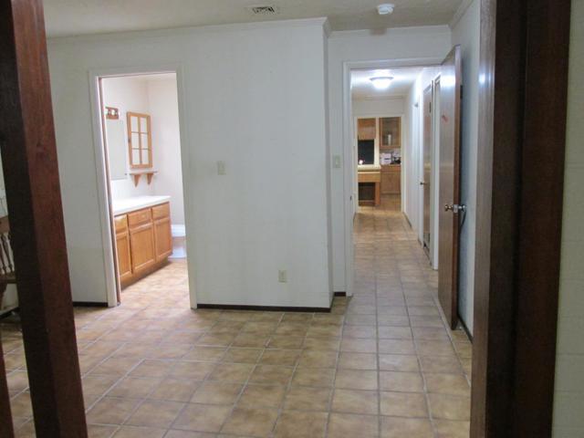 861 Enterprise Road, Hollister CA: https://media.crmls.org/mediaz/dbf0cda5-bf69-499b-8293-2a4c220acbf0.jpg