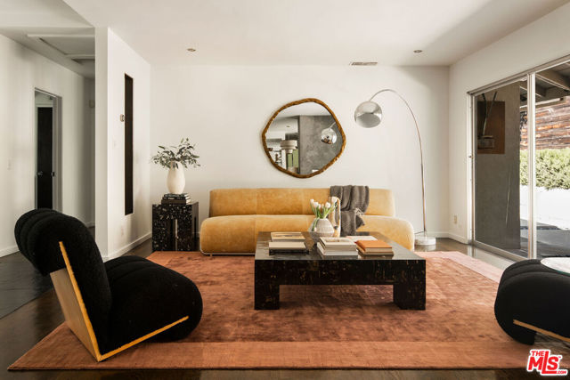 2220 Richland Avenue, Los Angeles CA: https://media.crmls.org/mediaz/dbf108cd-9c22-4e7b-bbe8-aaedec4ae9ab.jpg