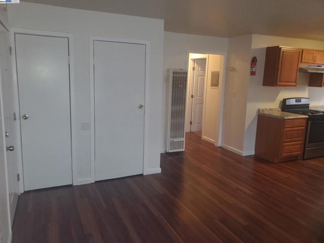 6109 Foothill Blvd, Oakland CA: https://media.crmls.org/mediaz/dbf16f40-93c0-4a2b-bb0c-8c648045e24b.jpg