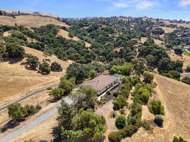 17101 Kruse Ranch Lane, Morgan Hill CA: https://media.crmls.org/mediaz/dbf1ac30-d489-4a55-8852-d7fda5b6f472.jpg