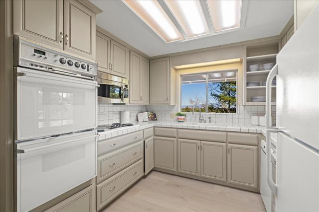 12650 Viscaino Court, Los Altos Hills CA: https://media.crmls.org/mediaz/dbf1ca45-e9f1-4499-a91d-af9deae31ee8.jpg