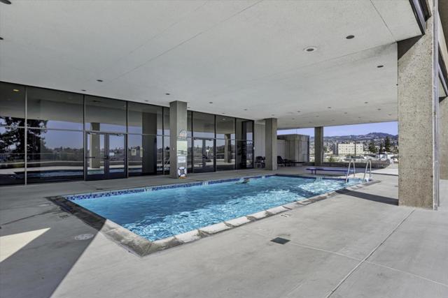 565 Bellevue Avenue, Oakland CA: https://media.crmls.org/mediaz/dbf291f3-515c-4ceb-8b82-5051da95052f.jpg