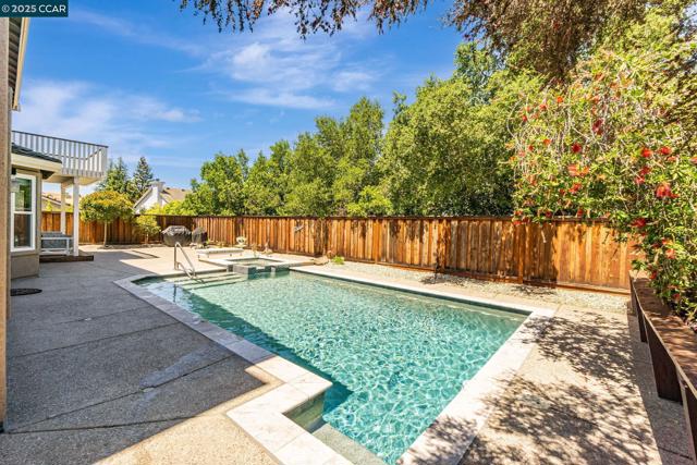 1039 Rolling Woods Way, Concord CA: https://media.crmls.org/mediaz/dbf2fe4a-7e88-4472-932a-f7101cf43c32.jpg
