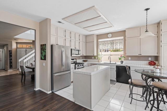 1593 Avenida Guillermo, Oceanside CA: https://media.crmls.org/mediaz/dbf32f16-cb47-4e49-9ccf-9a9e2be86c92.jpg