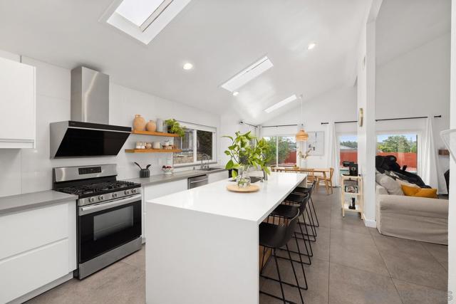 7614 Volclay Dr, San Diego CA: https://media.crmls.org/mediaz/dbf346ce-f587-42bc-bfac-dab096019f1a.jpg