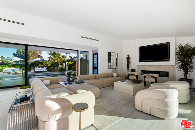 49723 Avenida Montero, La Quinta CA: https://media.crmls.org/mediaz/dbf370fc-f4bc-452c-af2e-c4a7f9bd694d.jpg