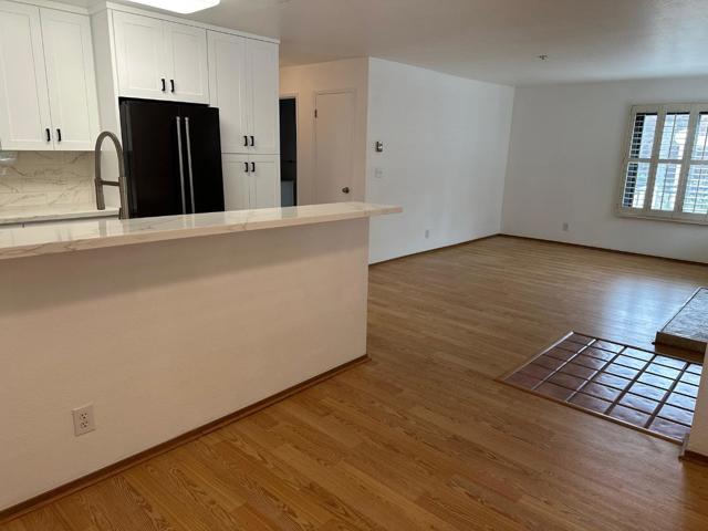 808 Red Leaf Court, San Francisco CA: https://media.crmls.org/mediaz/dbf3edd5-cce0-4e18-b0b9-a8eac1ff3faf.jpg