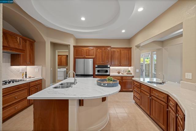 8702 Pasatiempo Circle, Roseville CA: https://media.crmls.org/mediaz/dbf3f28d-8a6d-4a04-bf4d-ea1c18fbb6e1.jpg