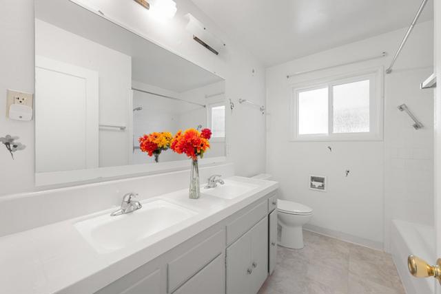 7 Setter Place, Monterey CA: https://media.crmls.org/mediaz/dbf3f41c-75af-40c8-bce6-f40349db4187.jpg