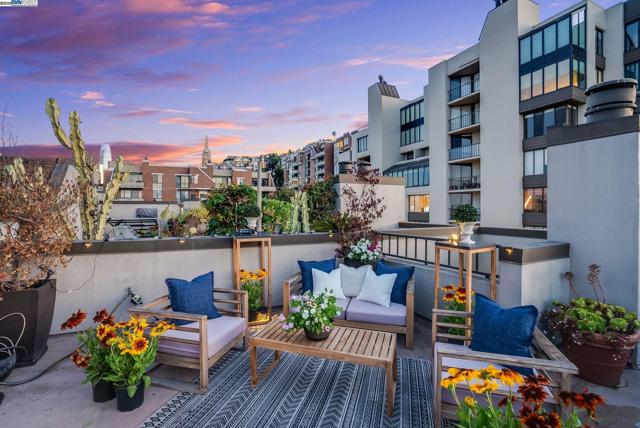 156 Lombard St, San Francisco CA: https://media.crmls.org/mediaz/dbf4dbb2-f71e-46c4-8ebe-bc5c680d86c2.jpg