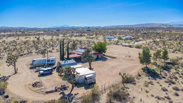 58189 Sunny Sands Drive, Yucca Valley CA: https://media.crmls.org/mediaz/dbf55688-b9ad-457d-85cf-18a8f4955793.jpg