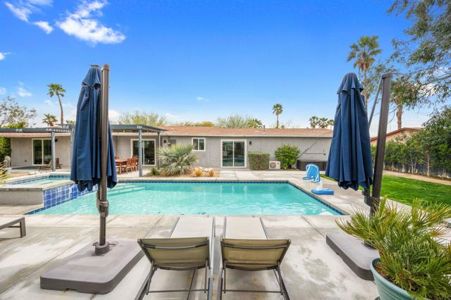 3059 N Biskra Road, Palm Springs CA: https://media.crmls.org/mediaz/dbf5acaa-bdc5-4f20-8668-9a67012ba754.jpg