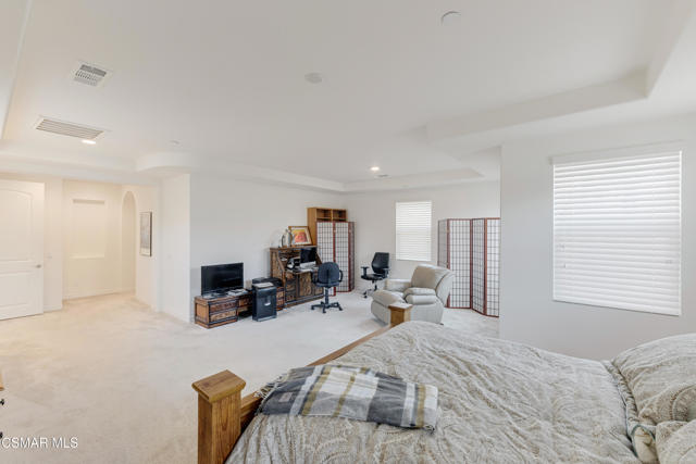 12809 Lone Trail Court, Moorpark CA: https://media.crmls.org/mediaz/dbf5e642-6d7b-489f-a916-fa5ad9920940.jpg