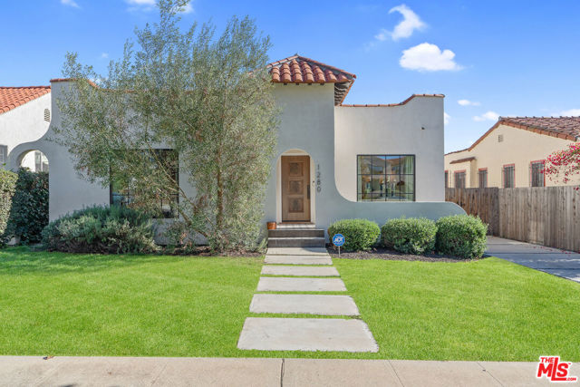 1280 S Sycamore Avenue, Los Angeles CA: https://media.crmls.org/mediaz/dbf60544-38a4-4fe4-9b3d-d2413fb0b5cf.jpg