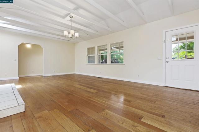 828 Bancroft Rd, Walnut Creek CA: https://media.crmls.org/mediaz/dbf7bba9-b6a3-4a70-88b8-7e11def53e05.jpg