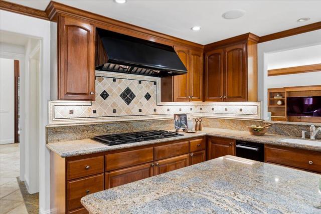801 Eucalyptus Avenue, Hillsborough CA: https://media.crmls.org/mediaz/dbf7c868-2212-44eb-813f-4a36e54821f4.jpg