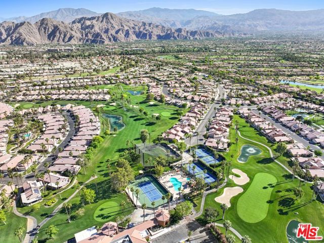76645 Sheba Way, Palm Desert CA: https://media.crmls.org/mediaz/dbf7ffec-30c4-4b0f-9eca-a6709846ac2f.jpg