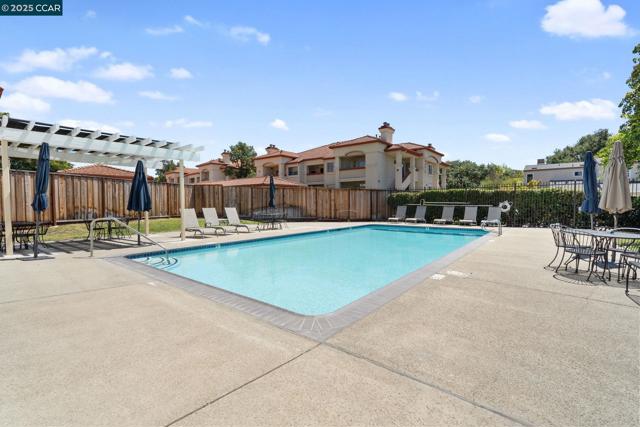 6625 Pioneer Ln, Dublin CA: https://media.crmls.org/mediaz/dbf8c567-9229-4b26-92f6-4b396c46216b.jpg