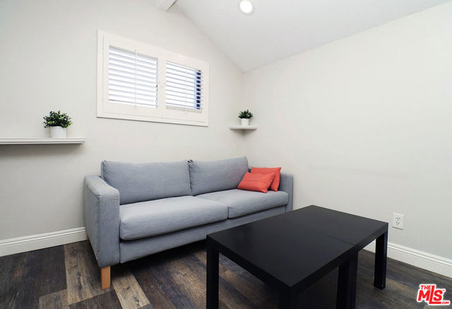 7306 Quill Drive, Downey CA: https://media.crmls.org/mediaz/dbf8eb1d-f348-4fad-af1c-07adf657aaa1.jpg
