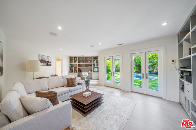 10148 Angelo Circle, Beverly Hills CA: https://media.crmls.org/mediaz/dbf91320-03e4-49a9-8d6c-2ca7b9004c13.jpg
