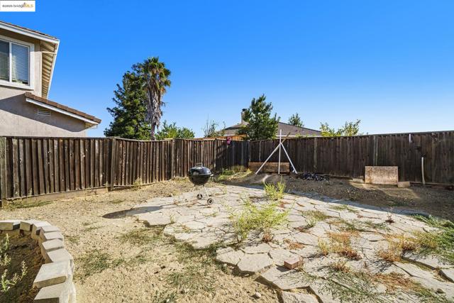 3238 Panda Ct, Antioch CA: https://media.crmls.org/mediaz/dbf976c4-caef-4427-85ee-d610bfe8f438.jpg