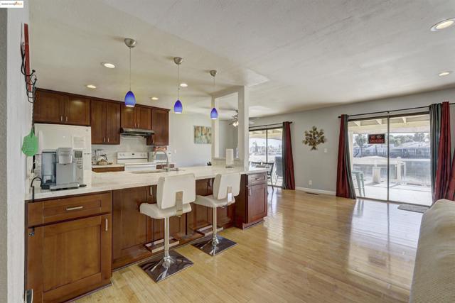 5106 Cabrillo Pt, Discovery Bay CA: https://media.crmls.org/mediaz/dbfa63a8-dcaf-4cbe-9eda-12c63ecf85b5.jpg