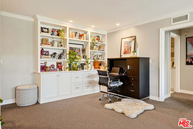 1 Bed Home for Sale in Los Angeles, California