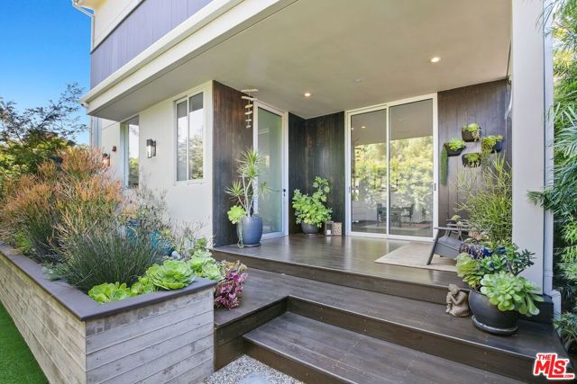 732 VERNON Avenue photo 4