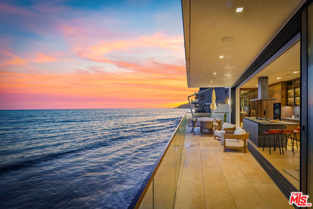 18954 Pacific Coast Highway, Malibu CA: https://media.crmls.org/mediaz/dbfb199b-ee21-49a4-a890-01b6224f7744.jpg
