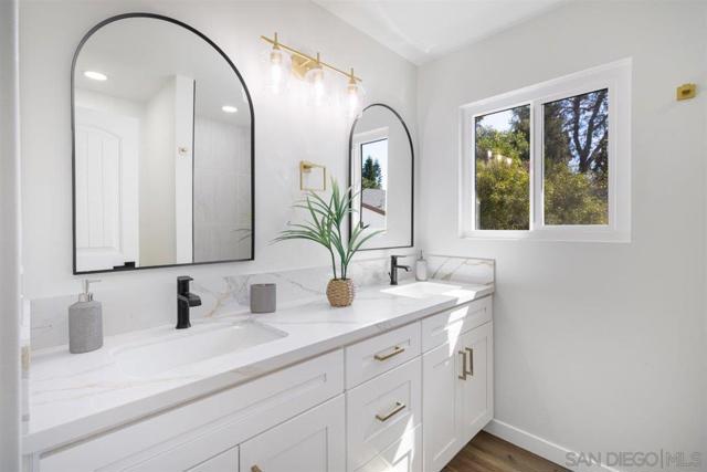 1756 Alhudson Dr, Escondido CA: https://media.crmls.org/mediaz/dbfbec61-191b-43e0-9c55-37effc0a055f.jpg