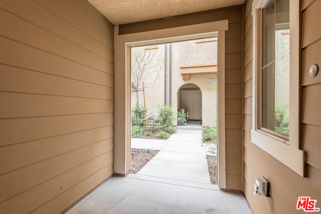 7254 N CEDAR Road, Van Nuys CA: https://media.crmls.org/mediaz/dbfd1afa-e1f6-4513-9456-80ba610fe14d.jpg