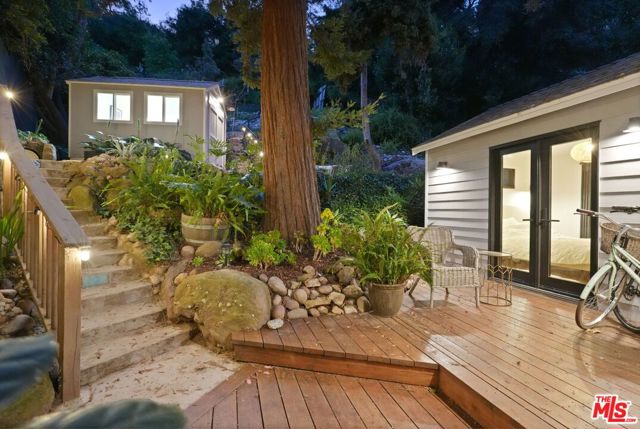 19817 Montau Drive, Topanga CA: https://media.crmls.org/mediaz/dbfd6fed-8b32-486d-9e32-73fb616f3073.jpg