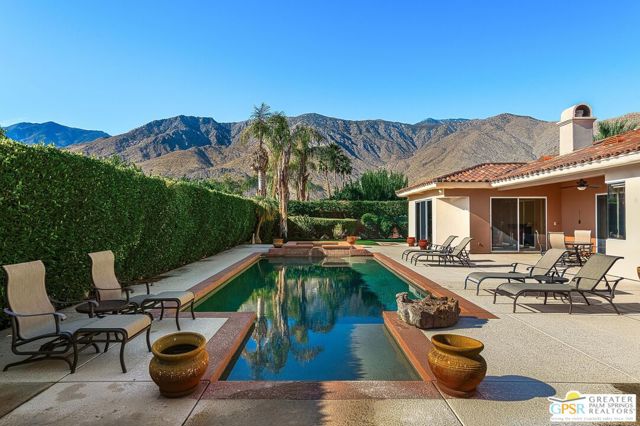 575 E Bogert Trail, Palm Springs CA: https://media.crmls.org/mediaz/dbfe42cc-7df9-495b-b261-bcf95c8601e4.jpg