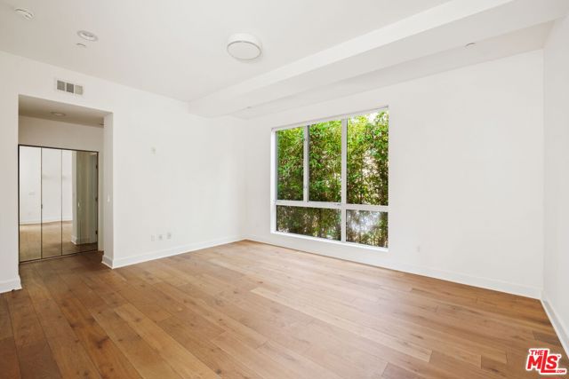 616 N Croft Avenue, West Hollywood CA: https://media.crmls.org/mediaz/dbfed7d4-725a-4e97-af7f-2d42fac1e829.jpg