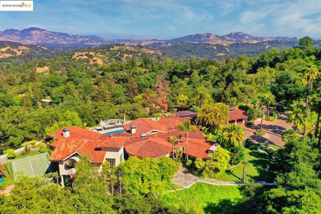 4146 Canyon Rd, Lafayette CA: https://media.crmls.org/mediaz/dbfeec84-0a21-4466-be32-b17937bc6cdc.jpg