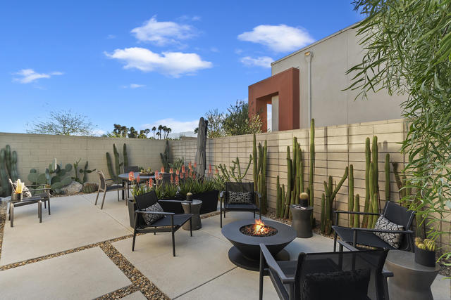885 Fountain Drive, Palm Springs CA: https://media.crmls.org/mediaz/dbfef94d-171f-49ec-8086-b1ccf53493ee.jpg