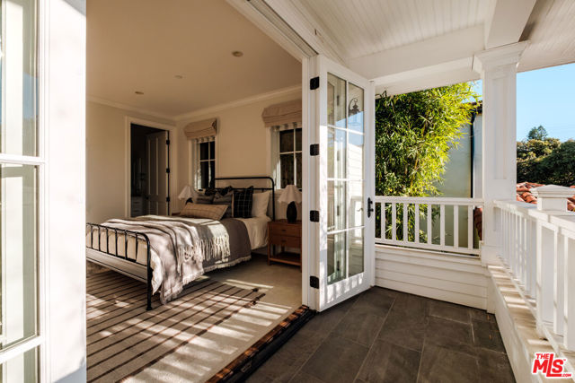 2248 Kelton Avenue, Los Angeles CA: https://media.crmls.org/mediaz/dbff03d9-836a-498a-95a6-18b5f67ffd04.jpg