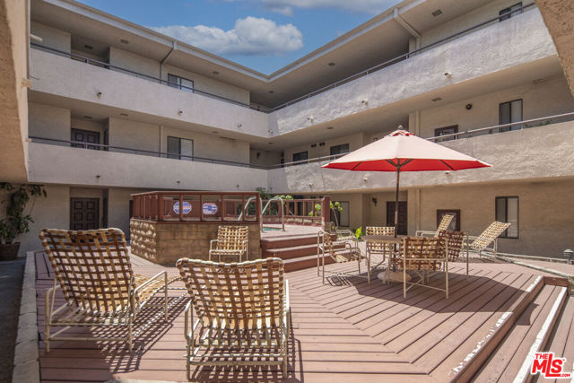 1815 Glendon Avenue, Los Angeles CA: https://media.crmls.org/mediaz/dbff38e6-c5ca-4908-a7bc-e5d4602c1404.jpg