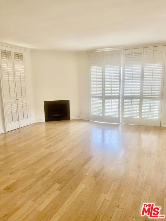 1097 S Bedford Drive, Los Angeles CA: https://media.crmls.org/mediaz/dbff3b4e-fa0c-4732-a6ef-682b52d33024.jpg