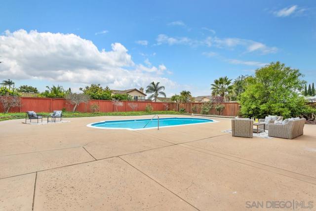 53 Avenida Descanso, Oceanside CA: https://media.crmls.org/mediaz/dbff3e1b-5b5a-4834-8a91-34581e80dffe.jpg