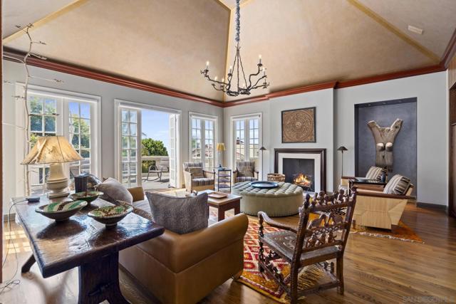 7612 Hillside Dr, La Jolla CA: https://media.crmls.org/mediaz/dbff9011-f56e-4820-bb53-3a4b9534297b.jpg