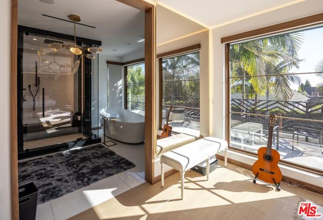 2717 Motor Avenue, Los Angeles CA: https://media.crmls.org/mediaz/dbffa5d6-afd2-42c0-bc63-bc48f87db013.jpg