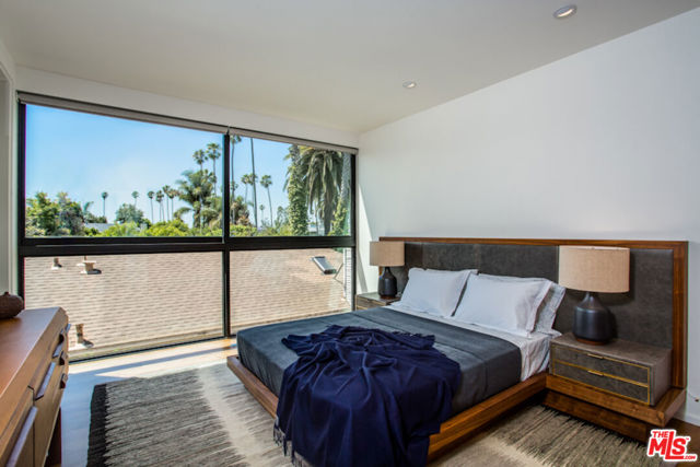 848 Milwood Avenue, Venice CA: https://media.crmls.org/mediaz/dbffbbe9-7fc5-412f-8cca-040baa4a5f0e.jpg