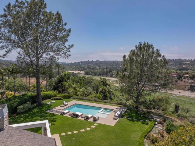 3035 Paseo Cielo, Rancho Santa Fe CA: https://media.crmls.org/mediaz/dbffcec4-d75b-412c-a6ad-d45bad3dc5ab.jpg